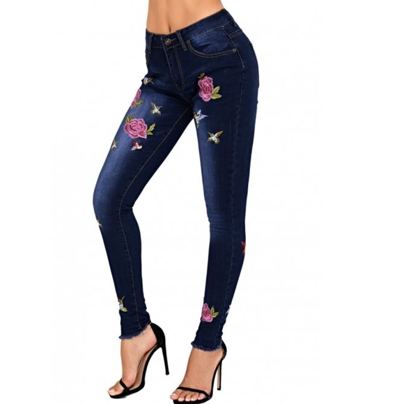 🔥 Rose Embroidered Frayed Ankle Skinny Jeans - Picture 3 of 5